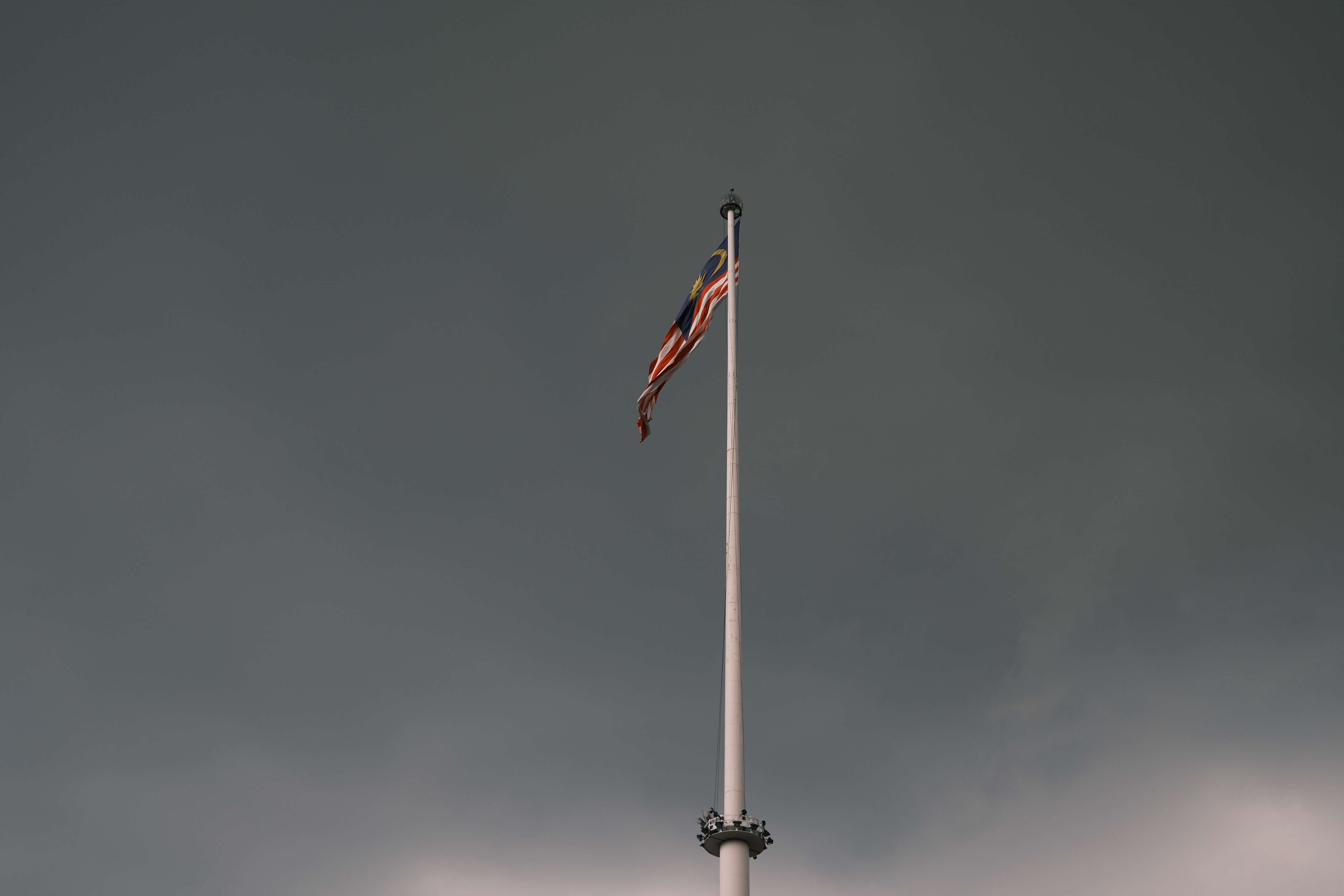 瞬间变黑的天空